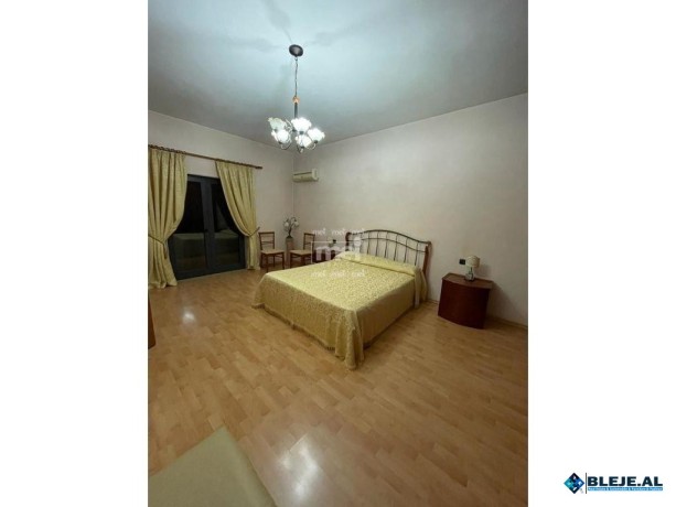 shitet-apartament-312-ne-qender-te-durresit-big-0