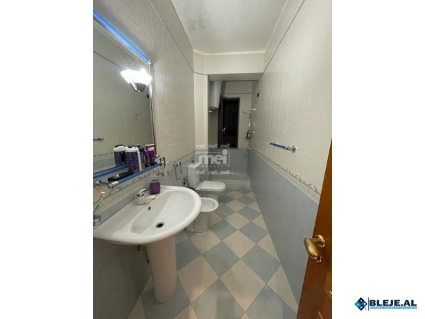 shitet-apartament-312-ne-qender-te-durresit-big-2