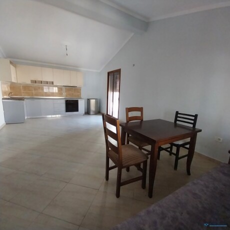 jepet-shtepi-31-me-qera-kati-i-3-i-nje-vile-me-hapesira-te-bollshme-tek-vilat-gjermaneqytet-studenti-tirane-big-1