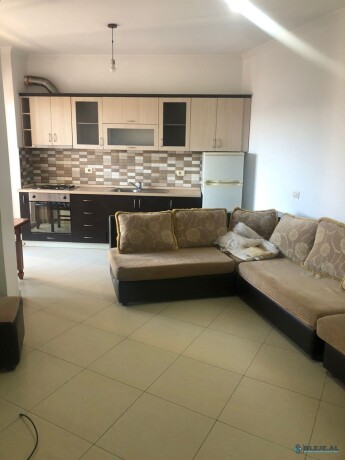 jepet-me-qera-apartament-11-ne-pallat-te-rikati-5-me-ashensor-me-super-mobilim-ne-xhamllik-tirane-big-0