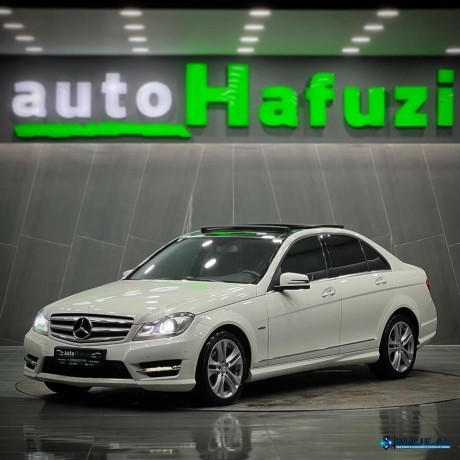 2012-mercedes-benz-c220-cdi-big-1