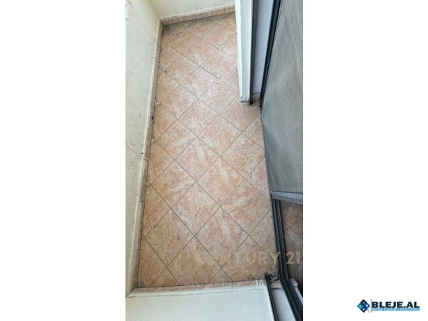 shitet-apartament-21-ne-qender-durres-big-3