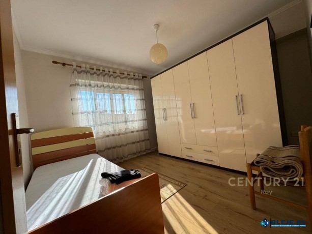 jepet-me-qera-apartament-21-post-parkimi-ne-qender-te-durr-big-1