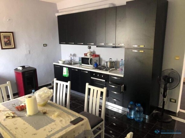 jepet-me-qera-super-vile-afer-universreklama-tirane-big-5