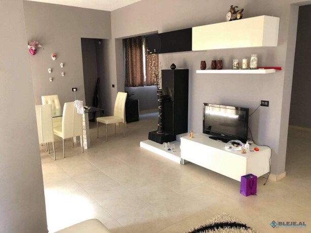 jepet-me-qera-secili-kat-i-nje-super-vile-3-kateshe-afer-universreklama-tirane-big-5