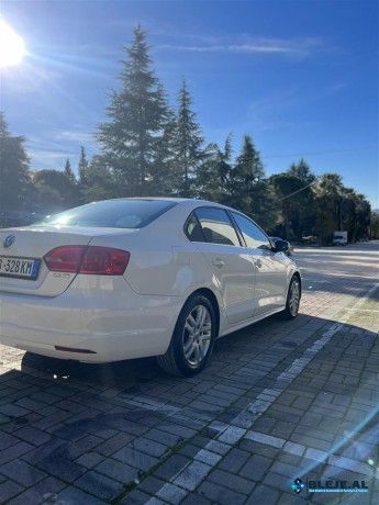 vw-jetta-25-benzingaz-2013-big-0