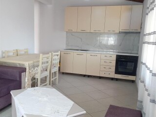 jepet-me-qera-papafingo-21-ne-laprake-tirane