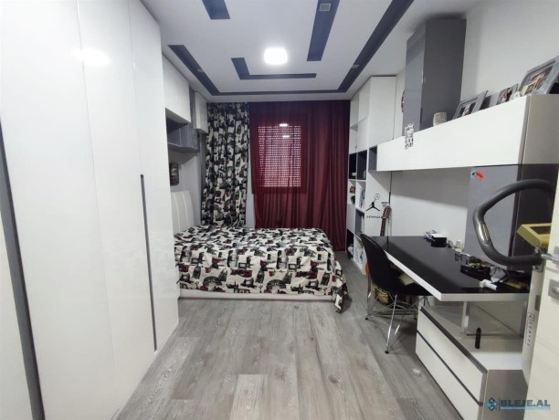 shitet-super-apartament-31-tek-bulevardi-zogu-i-pare-tirane-big-3