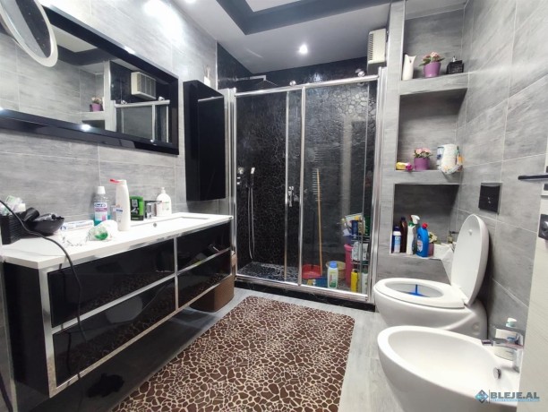 shitet-super-apartament-31-tek-bulevardi-zogu-i-pare-tirane-big-9