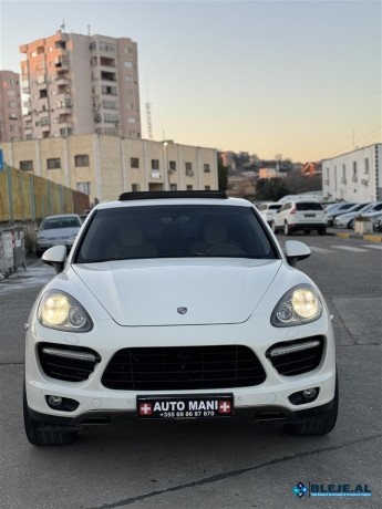 porsche-cayenne-turbo-benzin-gas-prise-big-3