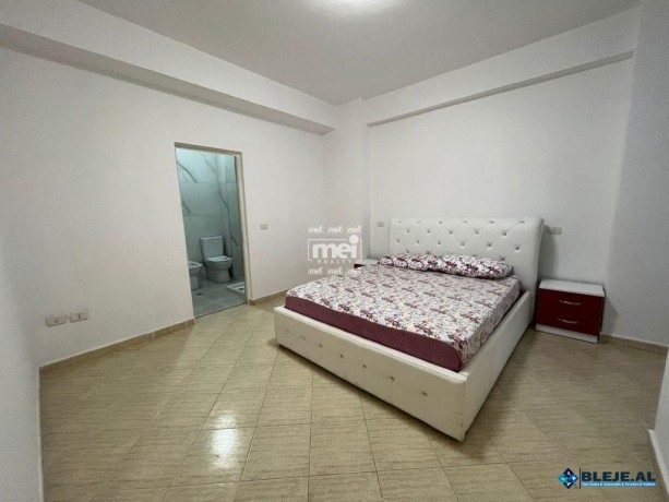 jepet-me-qira-apartamenti-212-ne-qender-big-2