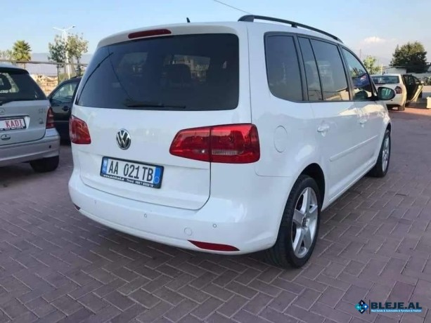 volkswagen-touran-big-0