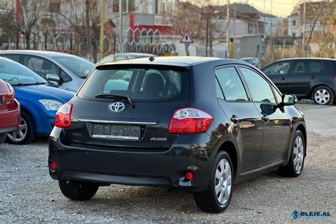 toyota-auris-14-naft-2010-big-1