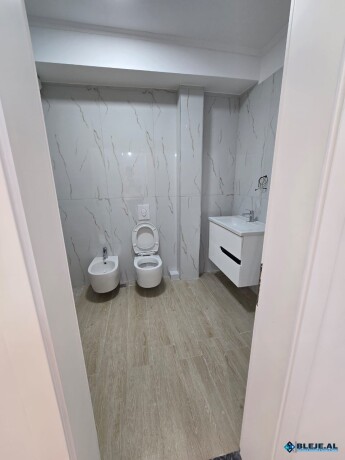 shitet-garzonjere-tek-shkolla-e-kuqe-tirane-big-1