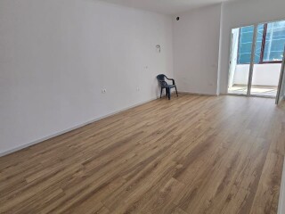 shitet-apartament-11-tek-shkolla-e-kuqe-tirane