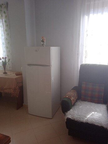 jepet-me-qera-21-tek-universiteti-metropolitan-tirane-big-4