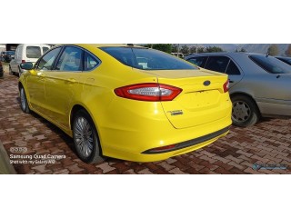 LUG-IN ELECTRIC HYBRID FORD MONDEO.