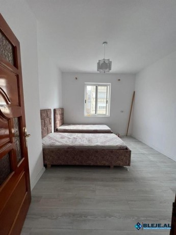 shitet-apartament-21-tek-markata-ne-durres-big-3