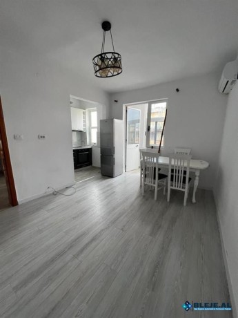 shitet-apartament-21-tek-markata-ne-durres-big-2