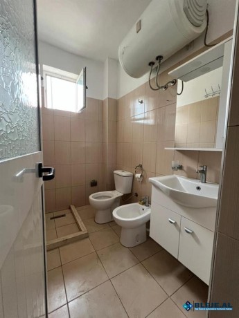 shitet-apartament-21-tek-markata-ne-durres-big-0