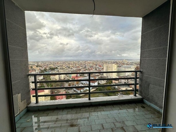 shitet-apartament-31-ne-lagjen-17-durres-big-0