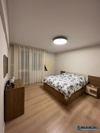 shitet-apartament-200-m2-te-xhamlliku-big-1