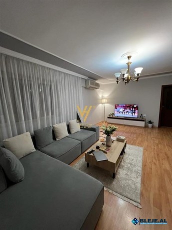 shitet-apartament-200-m2-te-xhamlliku-big-5