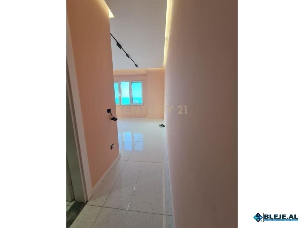 shitet-super-apartament-me-pamje-deti-212-te-vila-e-zogut-big-8