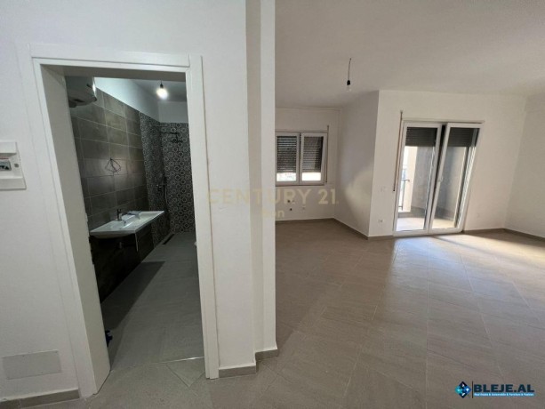 shitet-apartament-212-prane-stadiumit-durres-big-3