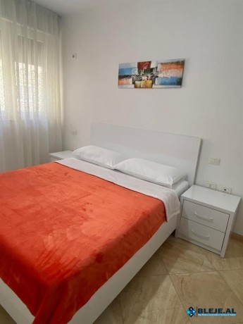 jepet-me-qera-apartament-11-te-pineta-durres-big-1