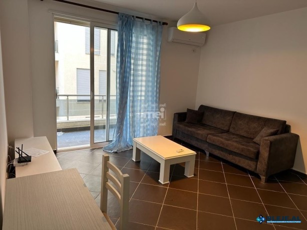 jepet-me-qira-apartament-11-tek-vollga-big-0