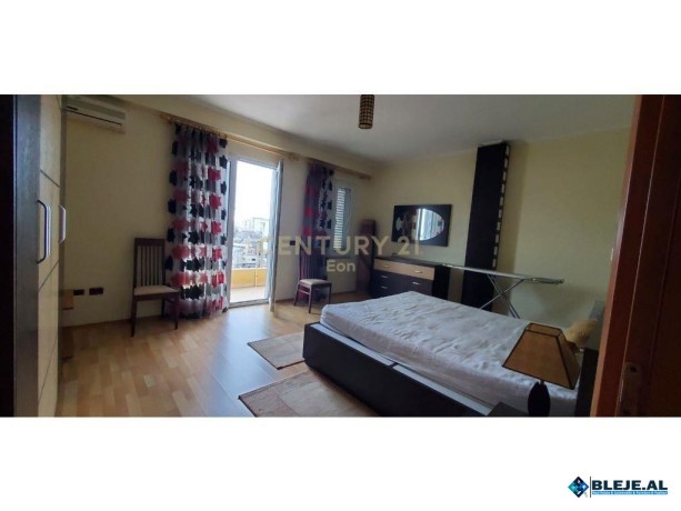 jepet-me-qera-apartament-212-ne-qender-te-durresit-big-3