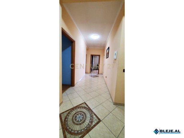 jepet-me-qera-apartament-212-ne-qender-te-durresit-big-2