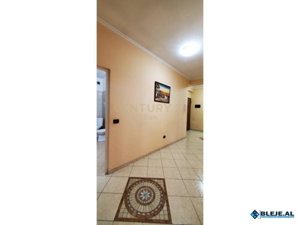 jepet-me-qera-apartament-212-ne-qender-te-durresit-big-8