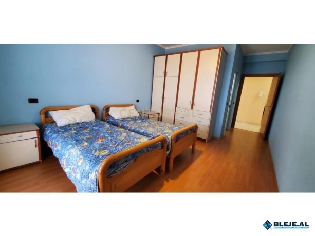 jepet-me-qera-apartament-212-ne-qender-te-durresit-big-3