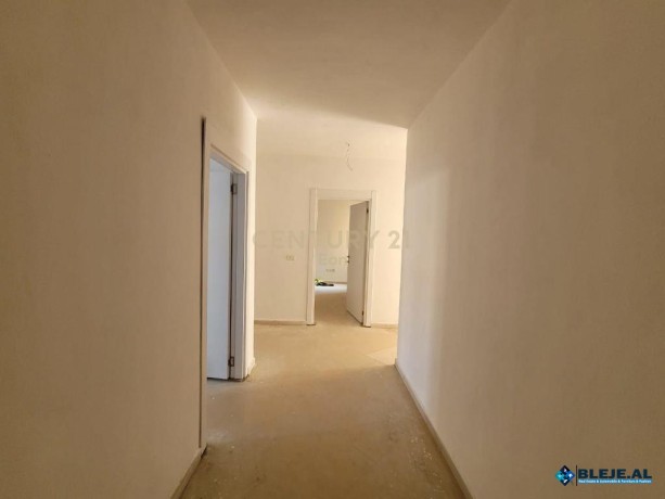 shitet-apartament-312-dhe-garazh-ne-durres-big-10