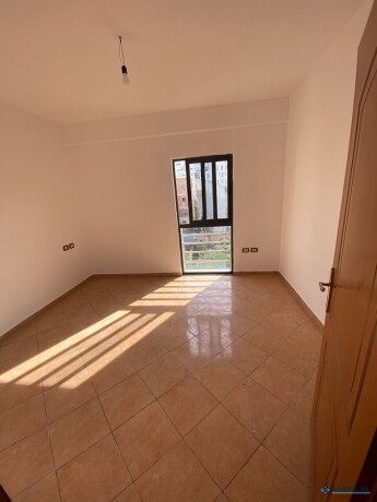 prane-shkolles-vace-zela-tirane-big-4