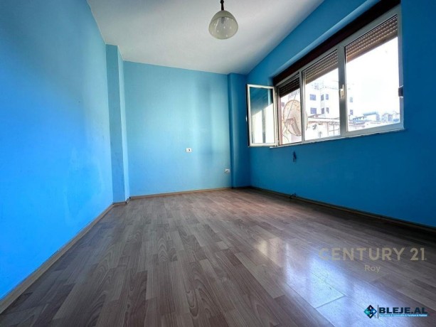 shitet-apartament-312-ne-qender-te-durresit-big-3