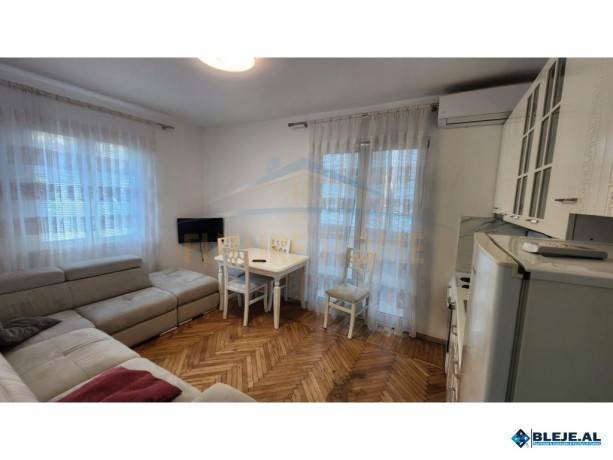 shitet-apartament-11-rruga-e-barrikadave-big-0