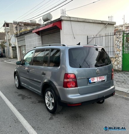 vw-cross-touran-20-tdi-big-1