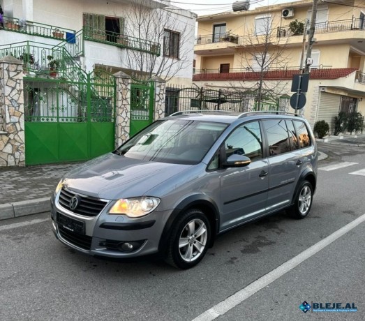 vw-cross-touran-20-tdi-big-0