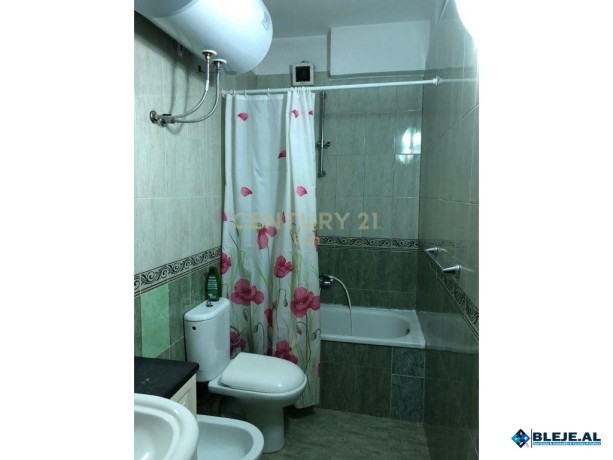 jepet-me-qira-apartament-212-dhe-garazh-tek-markata-ne-qen-big-4