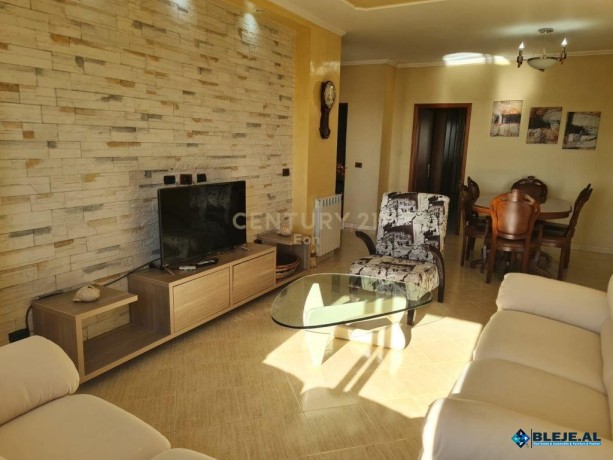 jepet-me-qira-apartament-212-ne-durres-pamje-deti-big-7