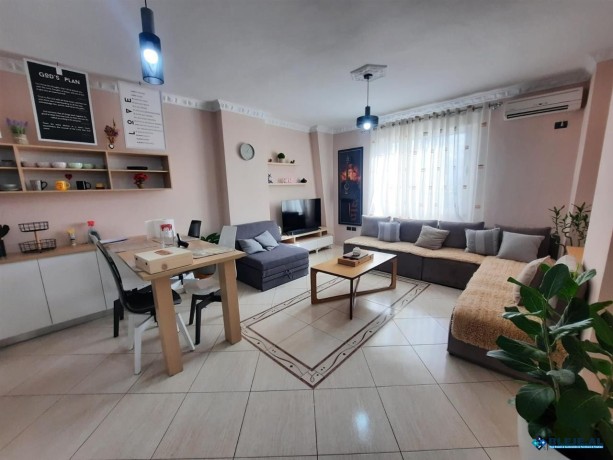 jepet-me-qira-apartament-11-tek-rruga-e-re-e-portit-me-pamj-big-7