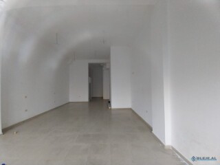 tek-dy-palmat-astir-tirane