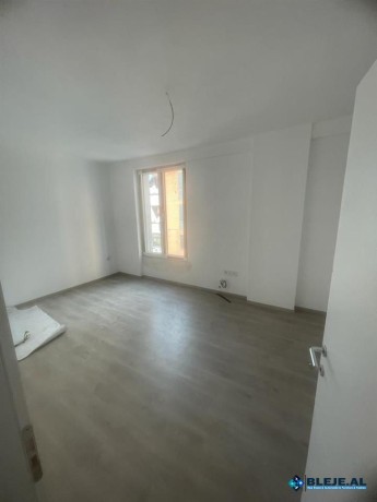 shitet-apartament-11rruga-e-elbasanit-prane-liceut-artist-big-4