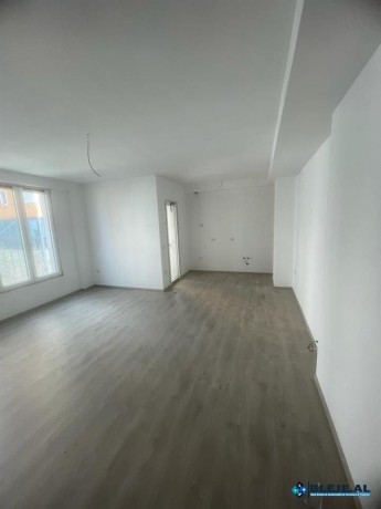 shitet-apartament-11rruga-e-elbasanit-prane-liceut-artist-big-5