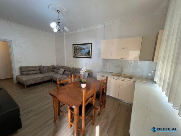 jepet-me-qera-apartament-11-ne-plazh-vije-e-pare-me-detin-big-0