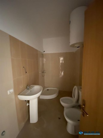 shitet-apartament-tek-shkembi-i-kavajes-big-1