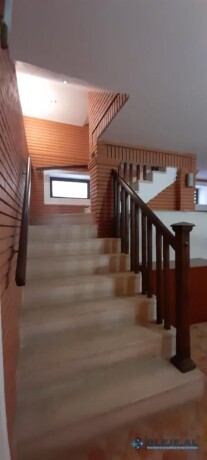 komuna-parisit-tirane-big-0